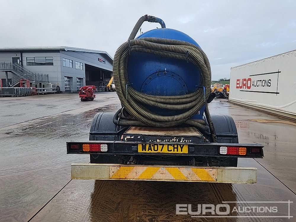 2007 Isuzu NQR - شاحنة صهريج: صور 4 2007 Isuzu NQR - شاحنة صهريج: صور 4