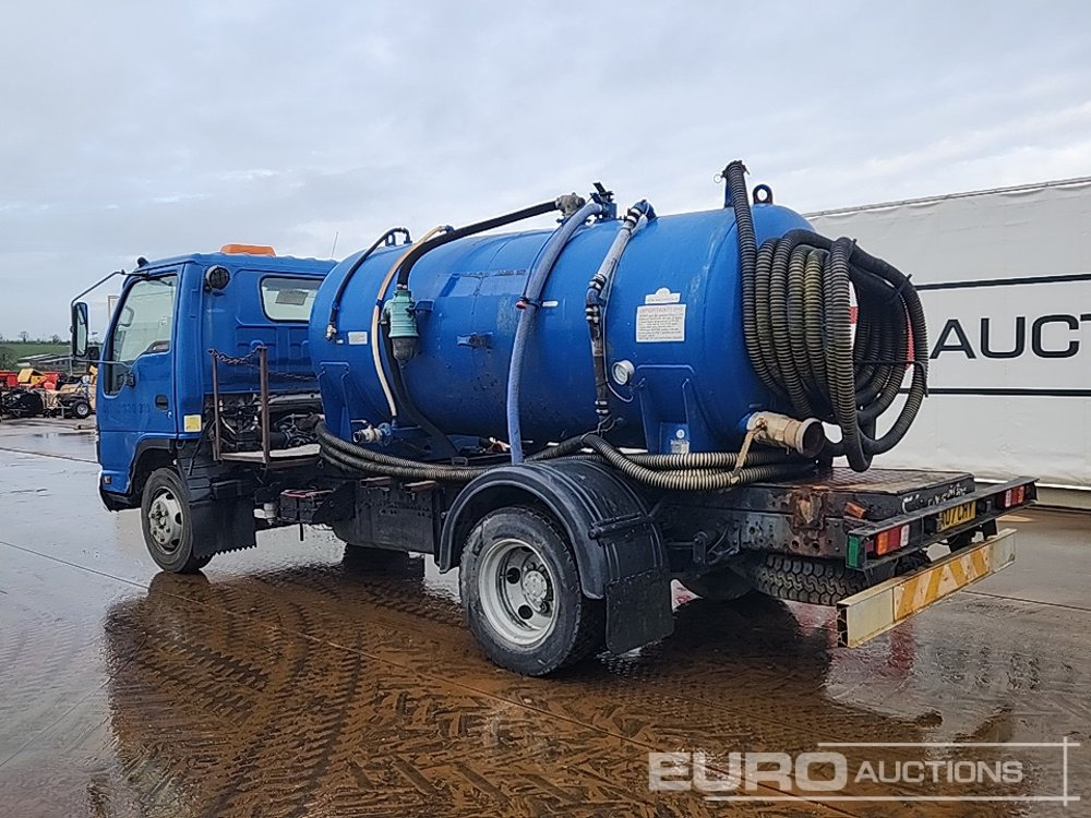 2007 Isuzu NQR - شاحنة صهريج: صور 3 2007 Isuzu NQR - شاحنة صهريج: صور 3