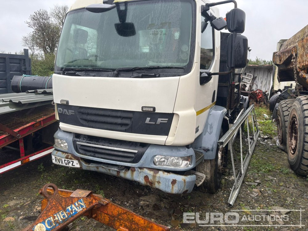 2011 DAF LF55-220 - شاحنات مسطحة: صور 1 2011 DAF LF55-220 - شاحنات مسطحة: صور 1