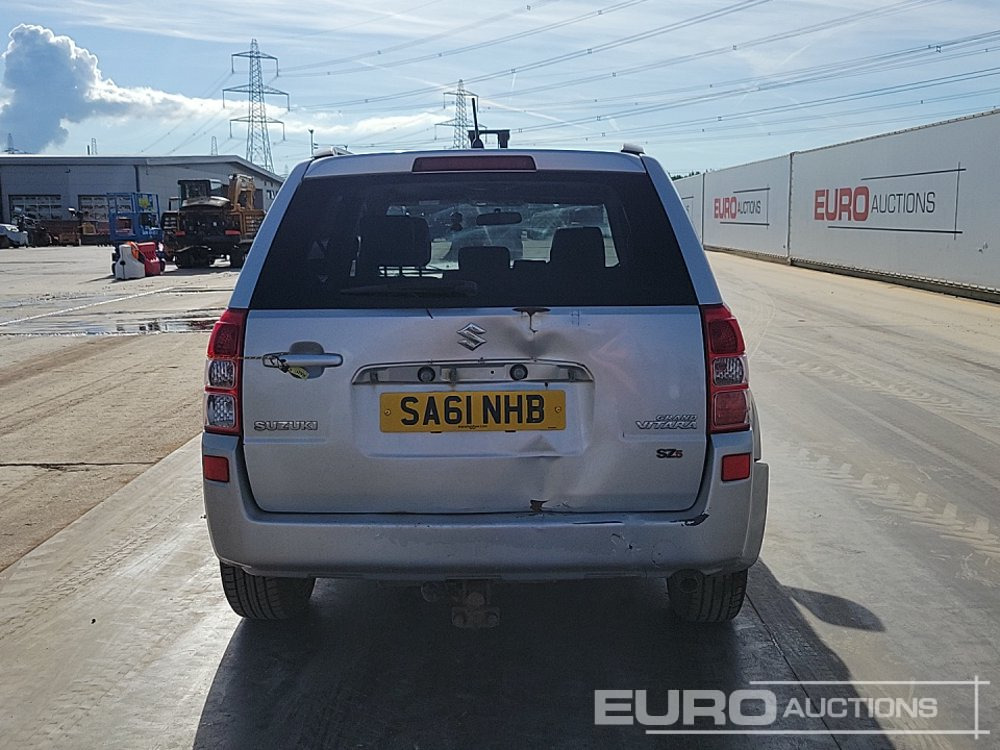 2011 Suzuki Grand Vitara - سيارة دفع رباعي: صور 4 2011 Suzuki Grand Vitara - سيارة دفع رباعي: صور 4