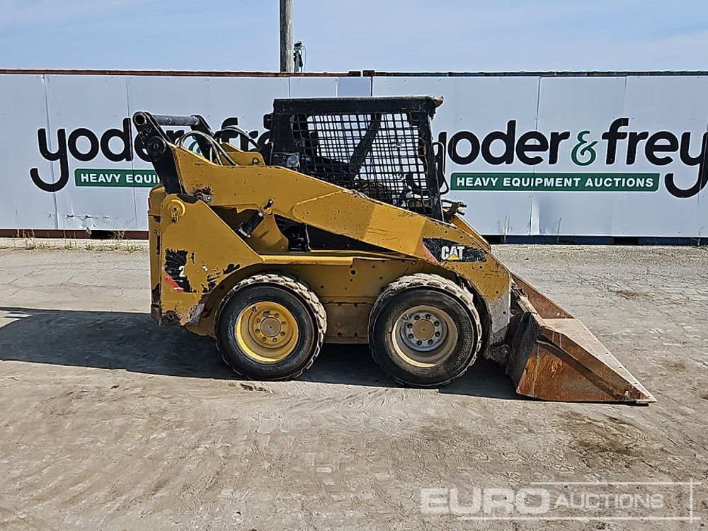 2012 CAT 242B3 - شيول صغير: صور 5 2012 CAT 242B3 - شيول صغير: صور 5
