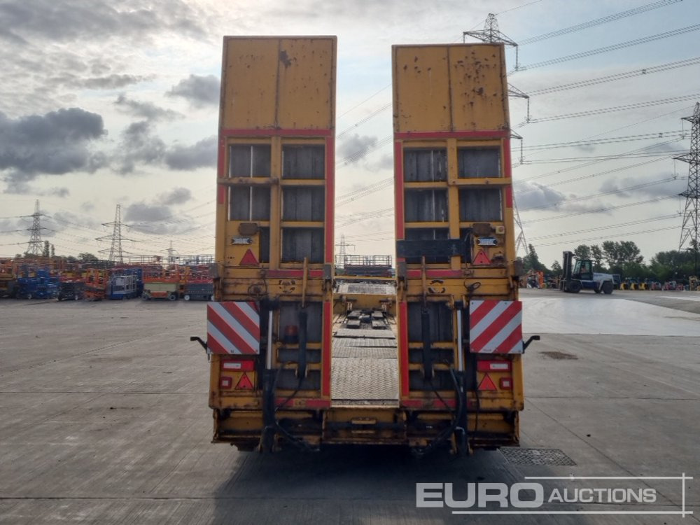 2012 Cheiftain Tri Axl Step Frame Low Loader Trailer, Hydraulic Ramps, Out Riggers - عربة مسطحة منخفضة نصف مقطورة: صور 4 2012 Cheiftain Tri Axl Step Frame Low Loader Trailer, Hydraulic Ramps, Out Riggers - عربة مسطحة منخفضة نصف مقطورة: صور 4