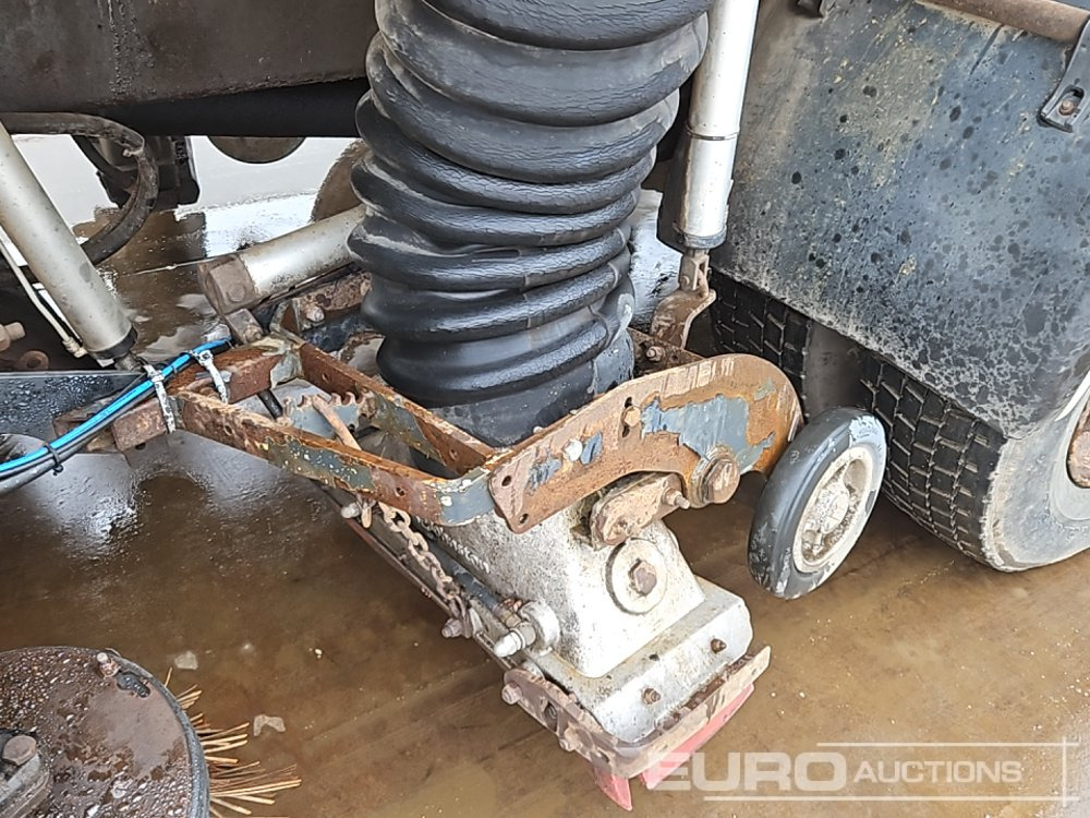 سياره كنس شوارع 2012 DAF LF55.220: صور 25