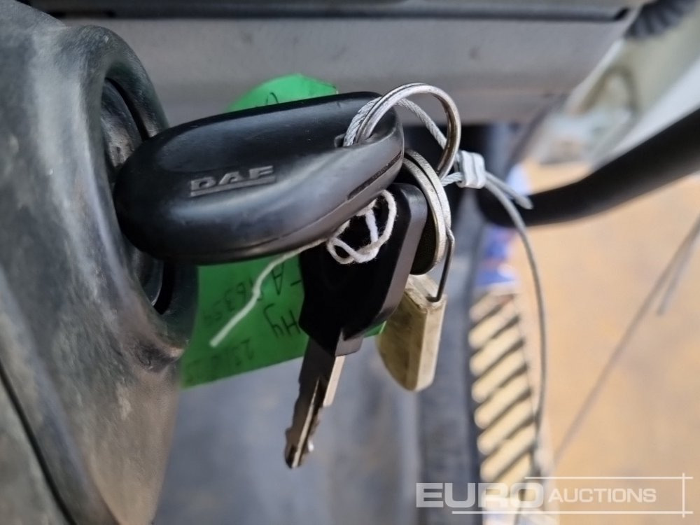 شاحنات مسطحة لنقل المعدات الثقيلة 2013 DAF LF45.180: صور 38 شاحنات مسطحة لنقل المعدات الثقيلة 2013 DAF LF45.180: صور 38