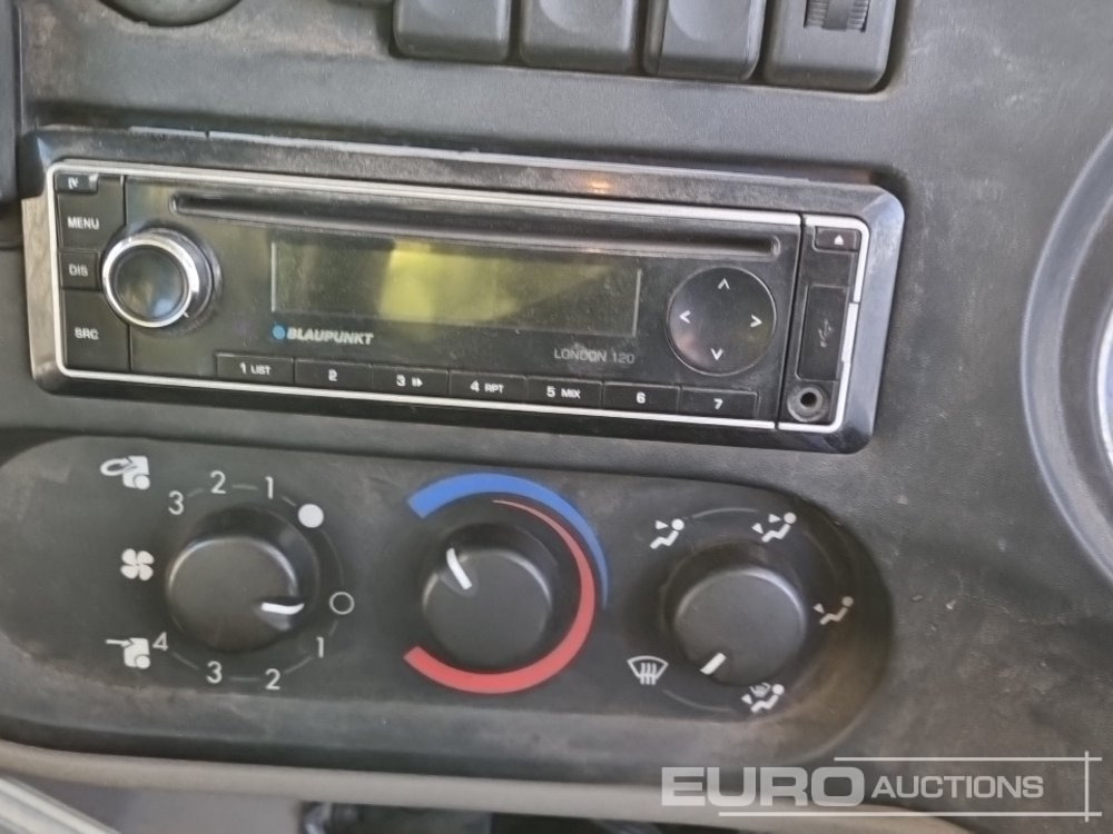 شاحنات مسطحة لنقل المعدات الثقيلة 2013 DAF LF45.180: صور 32 شاحنات مسطحة لنقل المعدات الثقيلة 2013 DAF LF45.180: صور 32