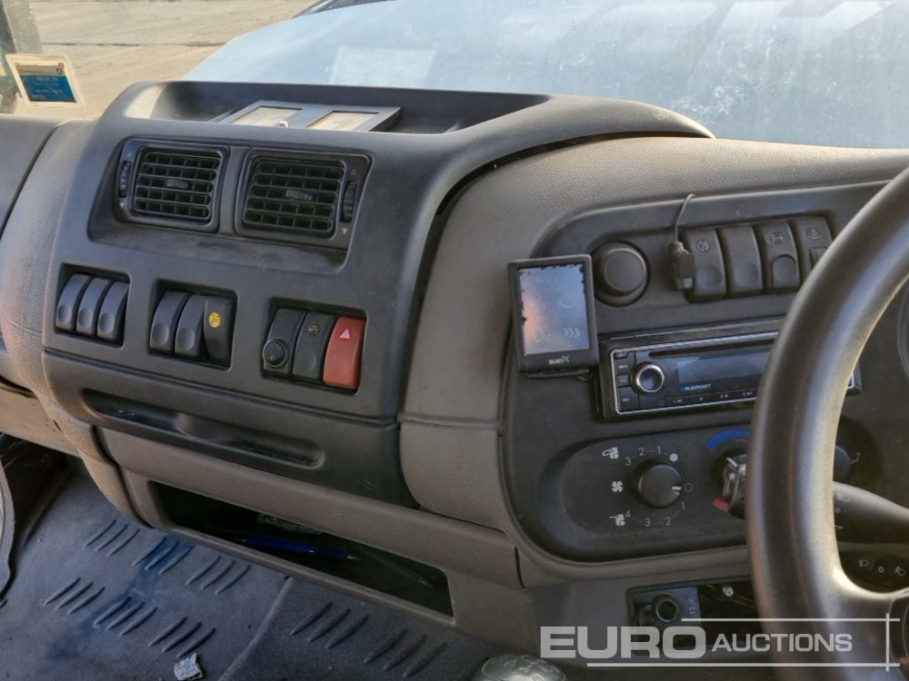 شاحنات مسطحة لنقل المعدات الثقيلة 2013 DAF LF45.180: صور 31 شاحنات مسطحة لنقل المعدات الثقيلة 2013 DAF LF45.180: صور 31