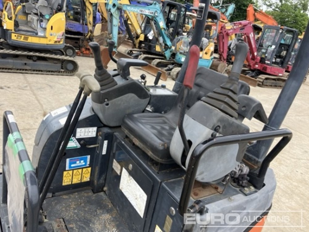 2013 Hitachi ZX17U-2 - حفارة مصغرة: صور 5 2013 Hitachi ZX17U-2 - حفارة مصغرة: صور 5