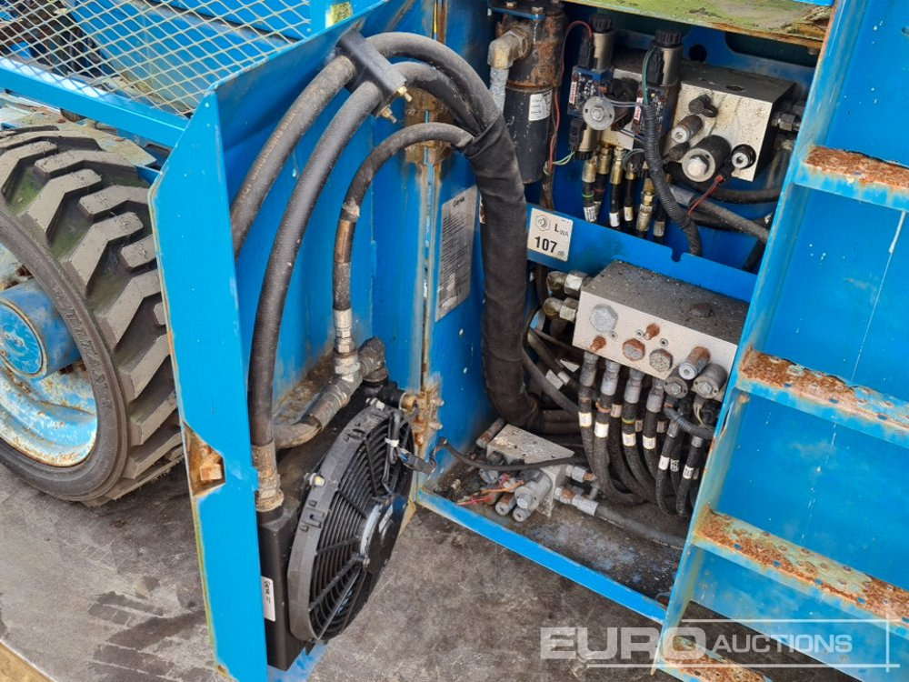منصات هيدروليكية متنقلة 2014 Genie GS4390: صور 23