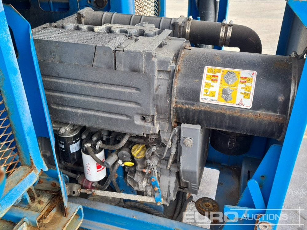 منصات هيدروليكية متنقلة 2014 Genie GS4390: صور 14