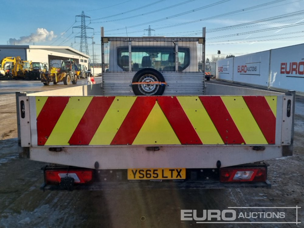 2015 Ford Transit 350 - الشاحنات الصغيرة المسطحة: صور 4 2015 Ford Transit 350 - الشاحنات الصغيرة المسطحة: صور 4