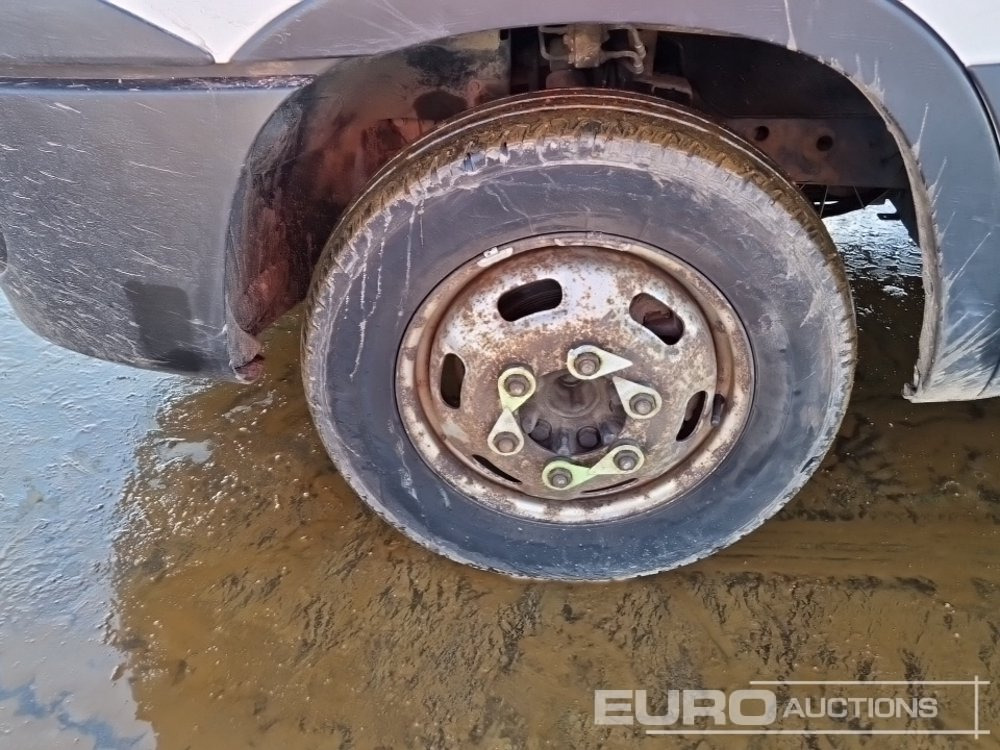 الشاحنات الصغيرة المسطحة 2015 Iveco Daily 35C13: صور 9