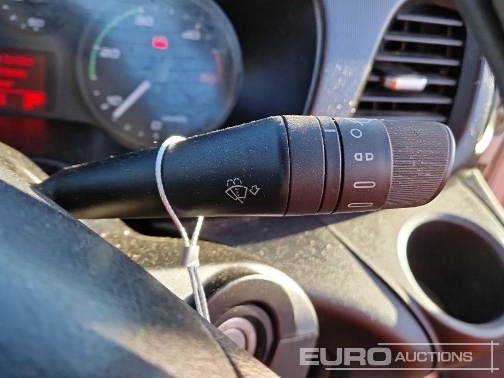 الشاحنات الصغيرة المسطحة 2015 Iveco Daily 35C13: صور 29