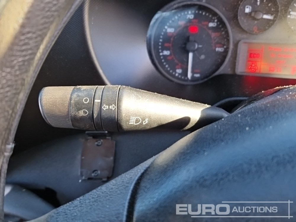 الشاحنات الصغيرة المسطحة 2015 Iveco Daily 35C13: صور 30