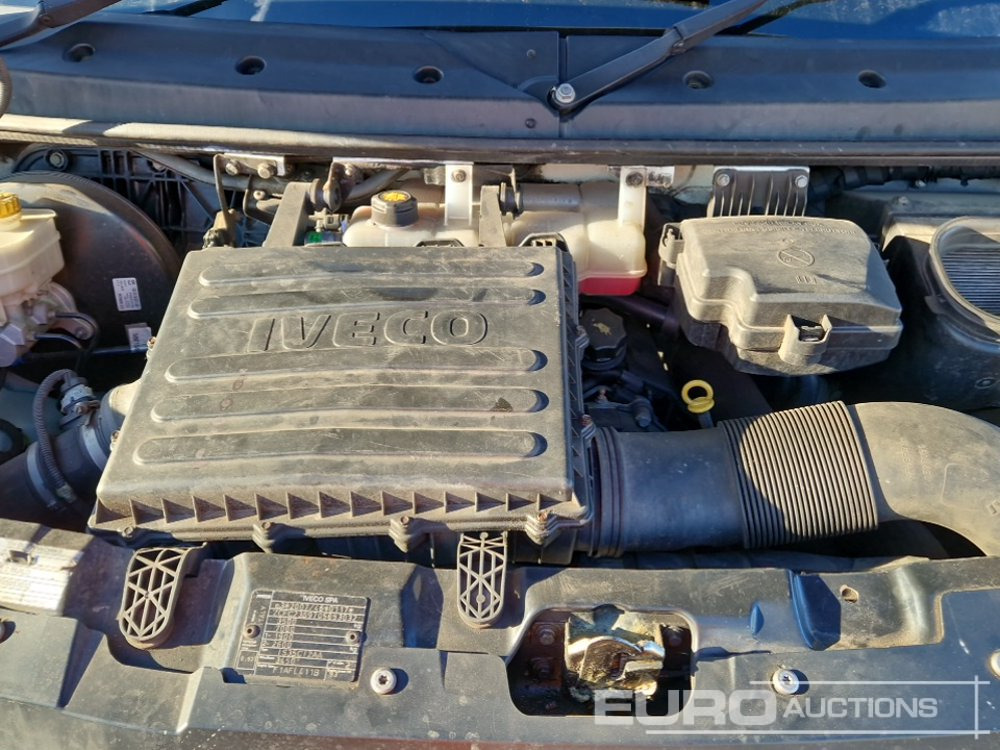 الشاحنات الصغيرة المسطحة 2015 Iveco Daily 35C13: صور 15