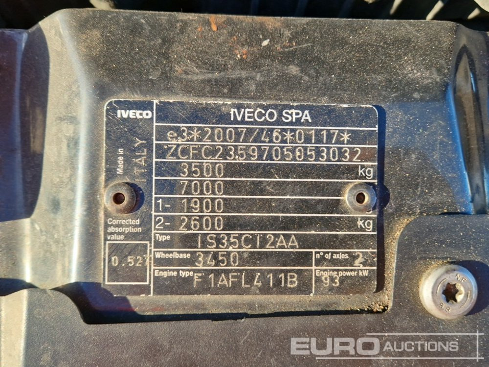 الشاحنات الصغيرة المسطحة 2015 Iveco Daily 35C13: صور 33