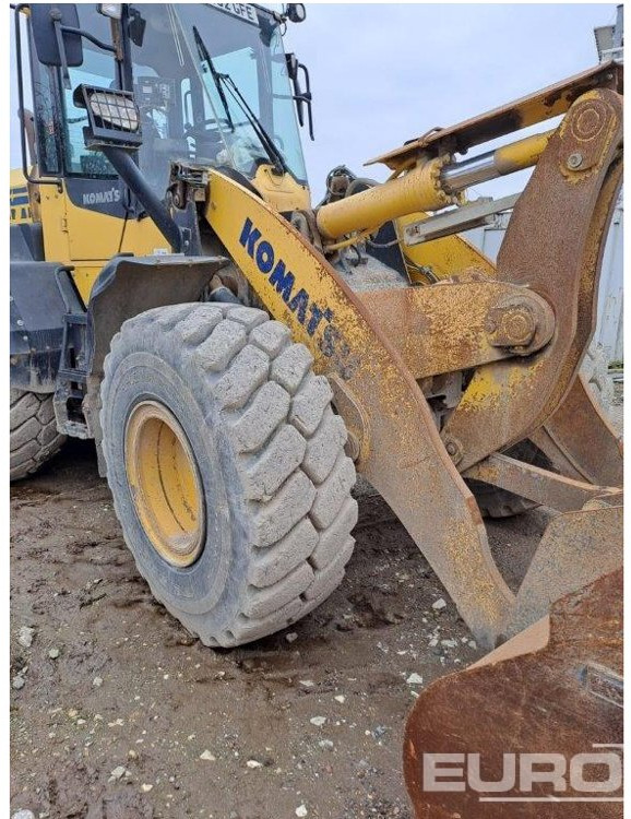 اللودر بعجل 2015 Komatsu WA320-7: صور 9