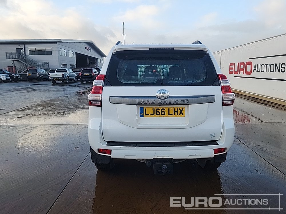 2017 Toyota Land Cruiser - سيارة دفع رباعي: صور 4 2017 Toyota Land Cruiser - سيارة دفع رباعي: صور 4