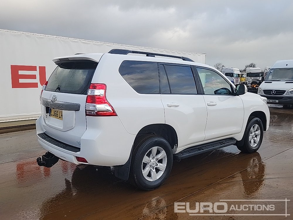 2017 Toyota Land Cruiser - سيارة دفع رباعي: صور 5 2017 Toyota Land Cruiser - سيارة دفع رباعي: صور 5