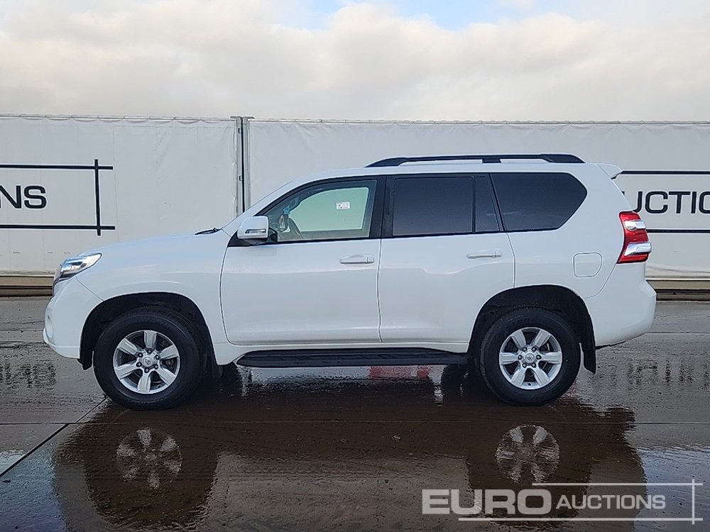 2017 Toyota Land Cruiser - سيارة دفع رباعي: صور 2 2017 Toyota Land Cruiser - سيارة دفع رباعي: صور 2