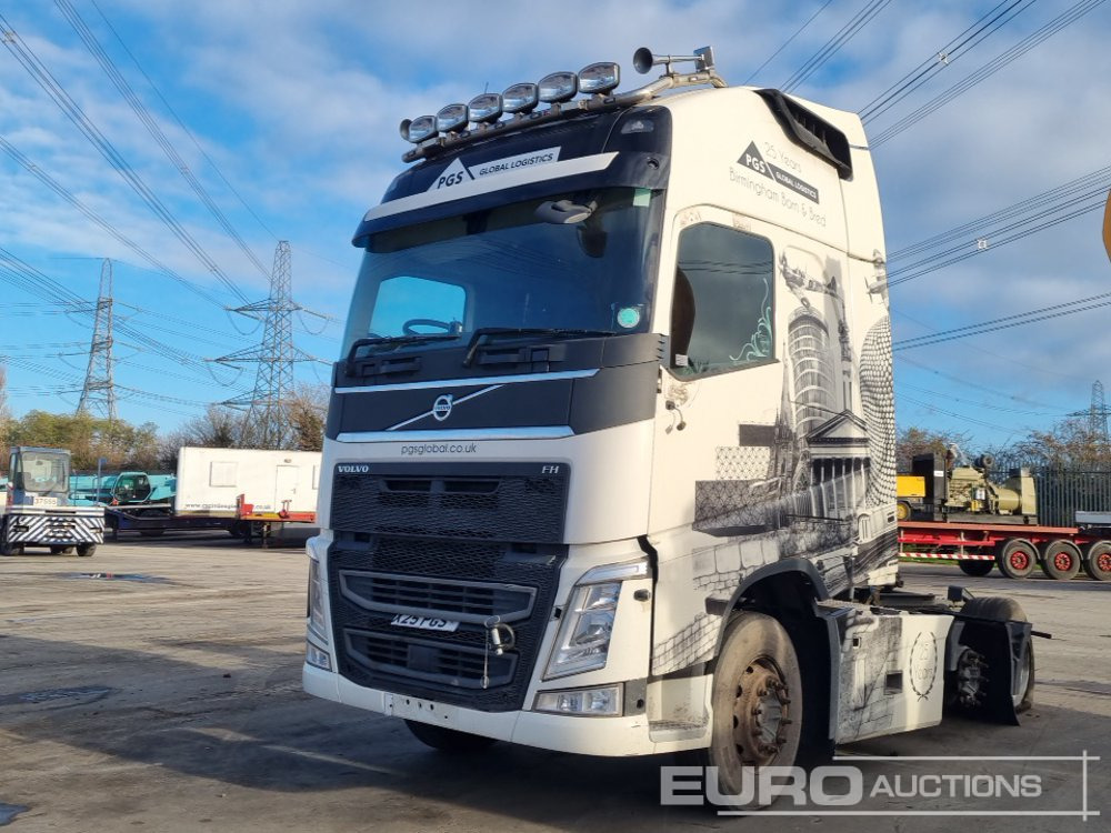 2017 Volvo 6x2 Mid Lift, 3 Way Camera, A/C, Automatic Gearbox - شاحنة جرار: صور 1 2017 Volvo 6x2 Mid Lift, 3 Way Camera, A/C, Automatic Gearbox - شاحنة جرار: صور 1
