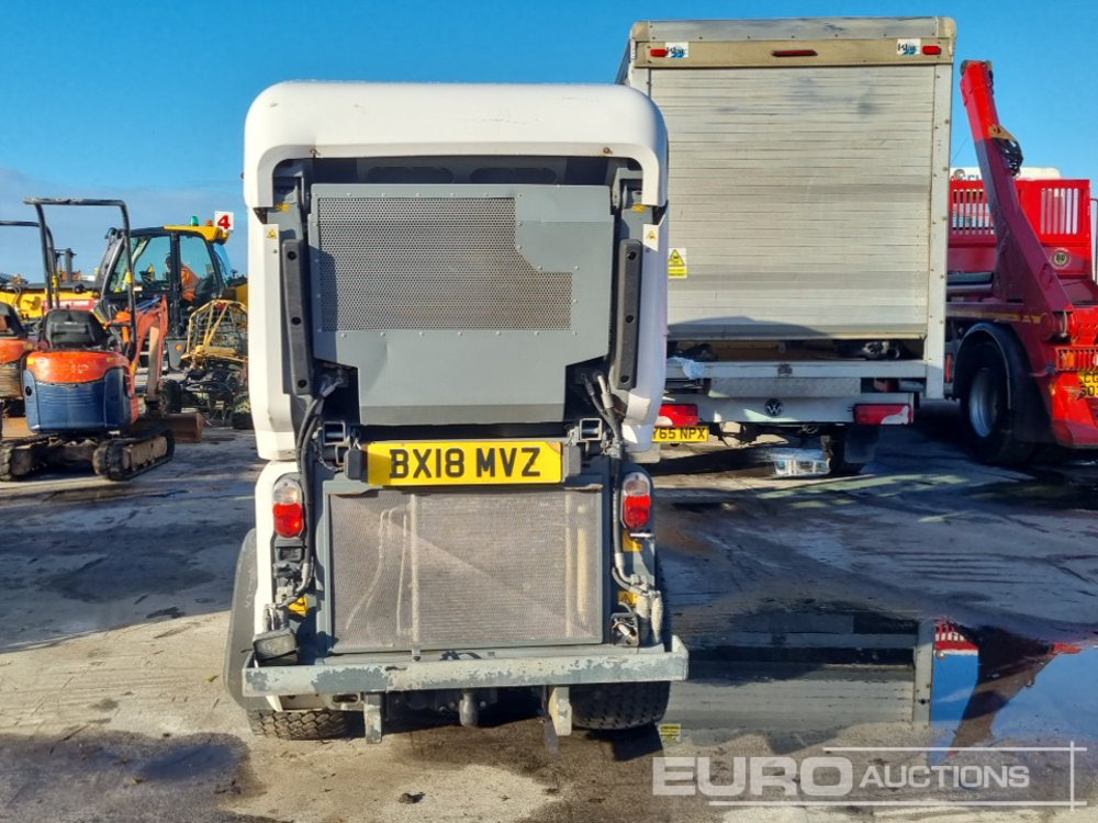 2018 Karcher Articulated Sweeper, Reverse Camera, A/C (Non Runner) - سياره كنس شوارع: صور 4 2018 Karcher Articulated Sweeper, Reverse Camera, A/C (Non Runner) - سياره كنس شوارع: صور 4