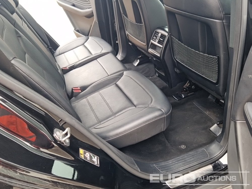 سيارة دفع رباعي 2018 Mercedes Benz GLE 250D: صور 21 سيارة دفع رباعي 2018 Mercedes Benz GLE 250D: صور 21