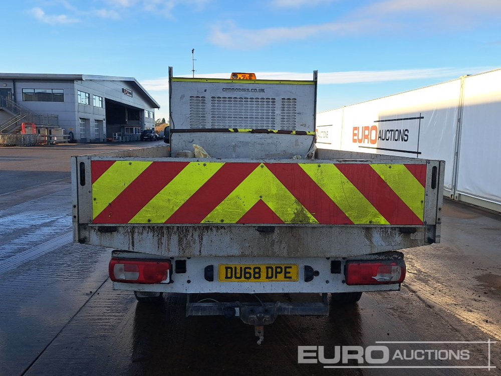 2018 Volkswagen Crafter - الشاحنات الصغيرة المسطحة: صور 4 2018 Volkswagen Crafter - الشاحنات الصغيرة المسطحة: صور 4