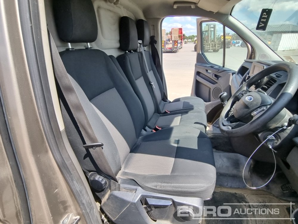 الشاحنات الصغيرة 2020 Ford Transit Custom 300: صور 30