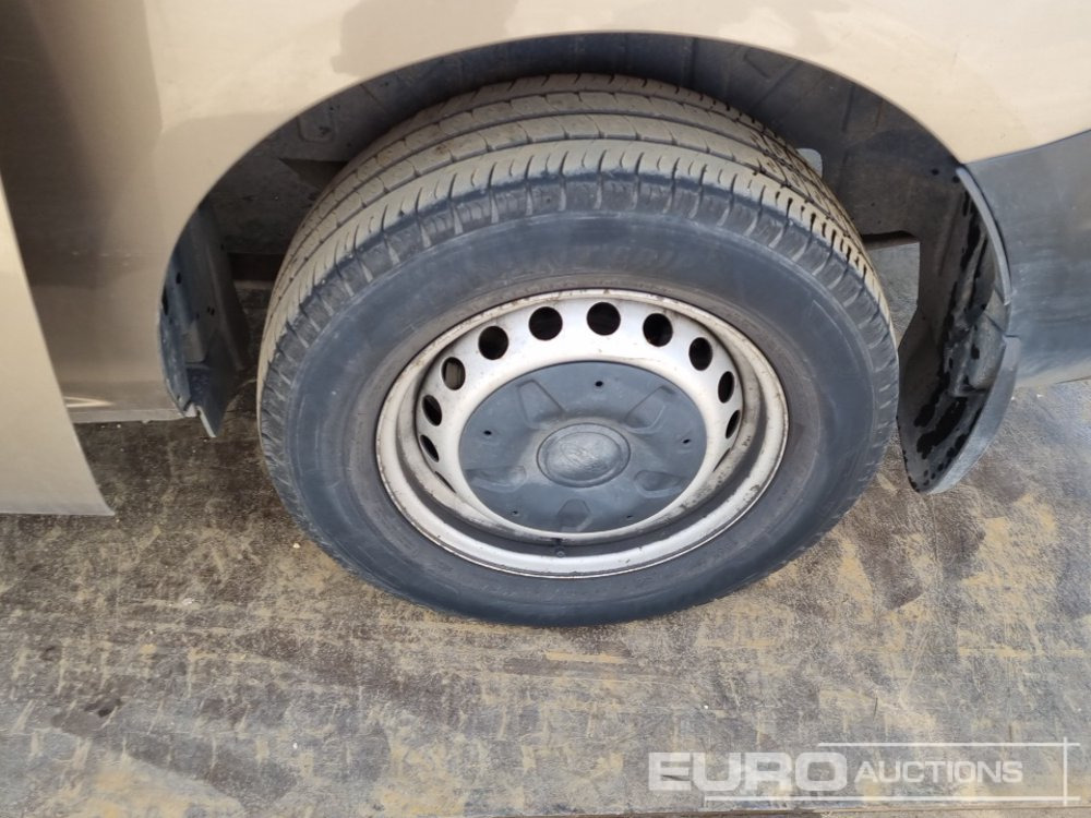 الشاحنات الصغيرة 2020 Ford Transit Custom 300: صور 13