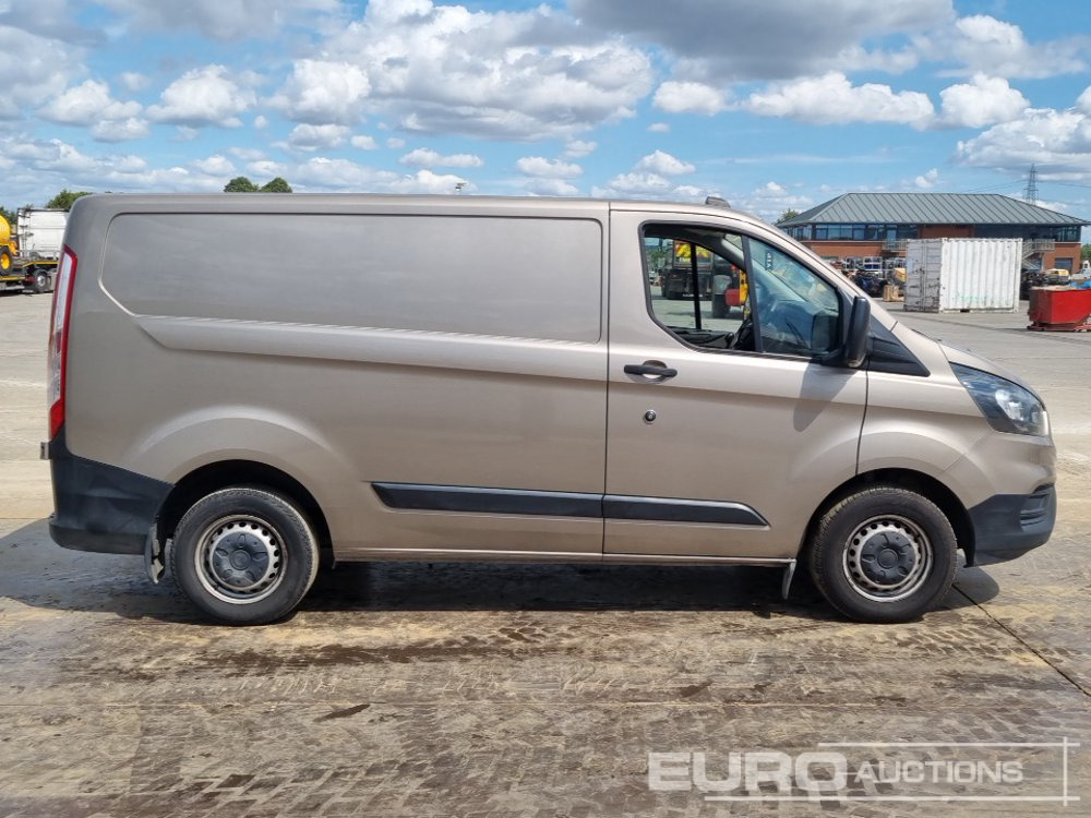 الشاحنات الصغيرة 2020 Ford Transit Custom 300: صور 6