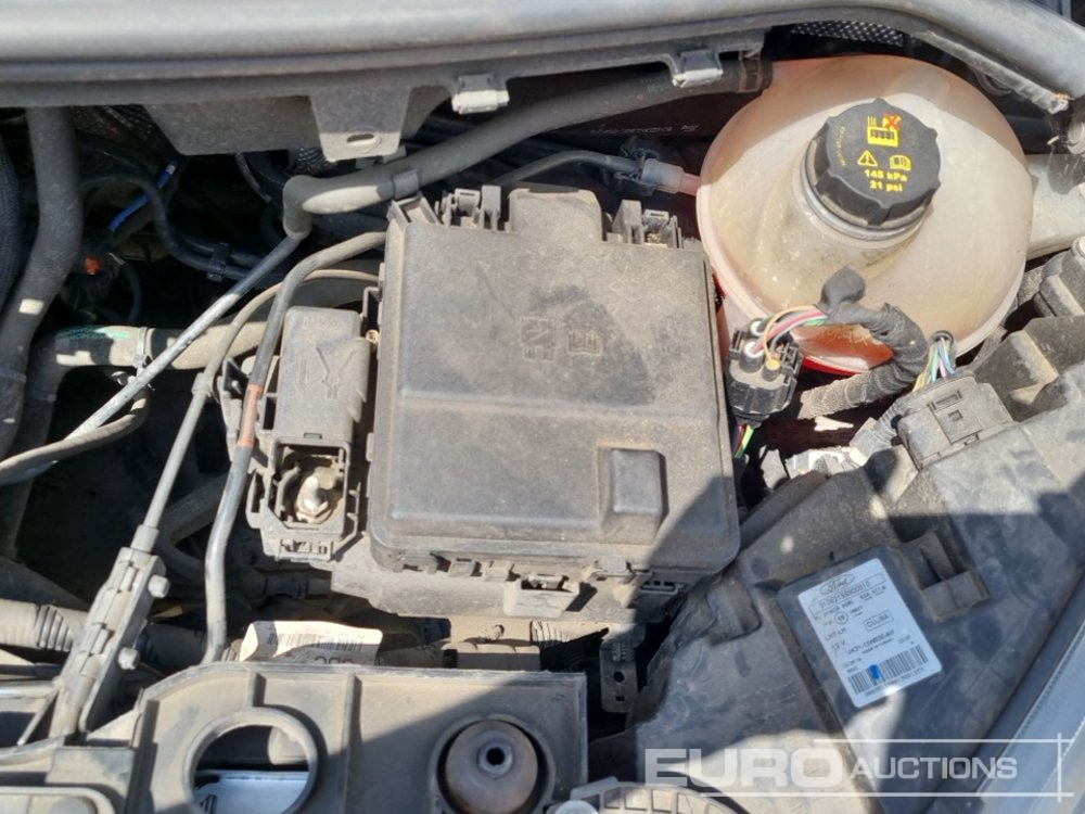 الشاحنات الصغيرة 2020 Ford Transit Custom 300: صور 23