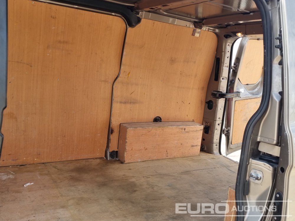 الشاحنات الصغيرة 2020 Ford Transit Custom 300: صور 21