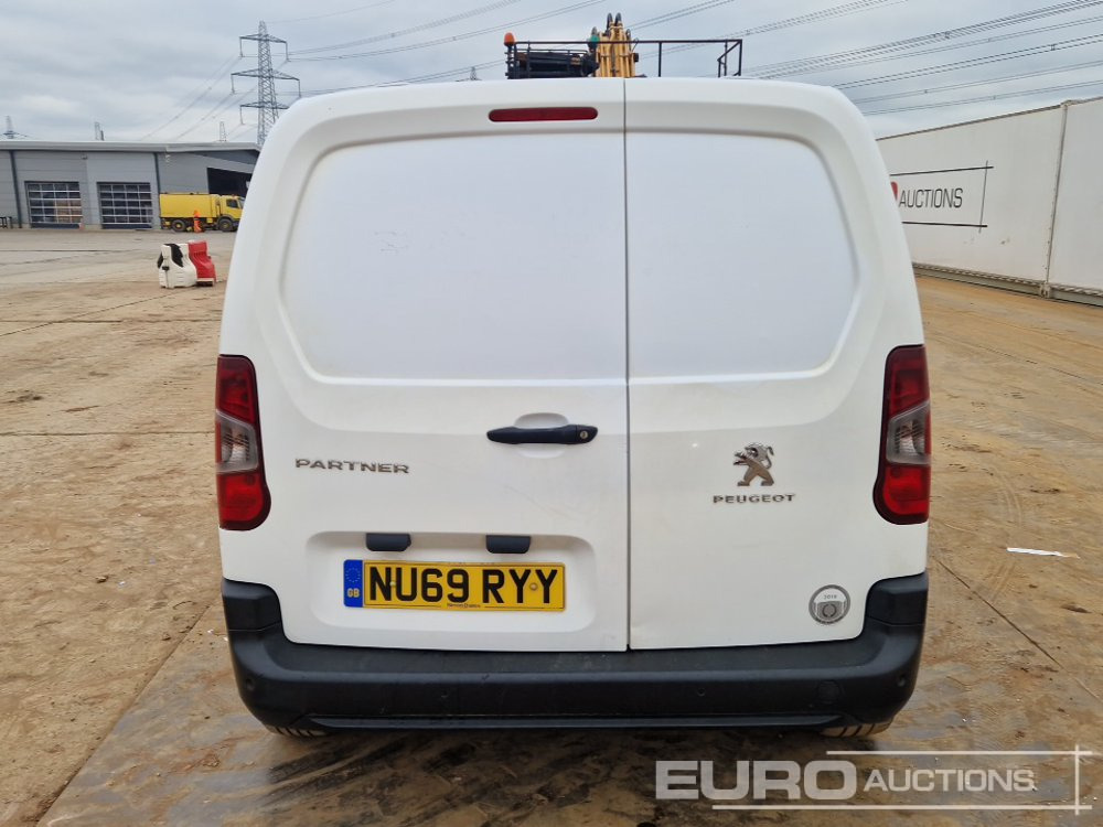 2020 Peugeot Partner - الشاحنات الصغيرة: صور 4 2020 Peugeot Partner - الشاحنات الصغيرة: صور 4