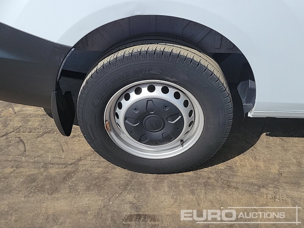 الشاحنات الصغيرة 2021 Ford Transit Custom 300: صور 11