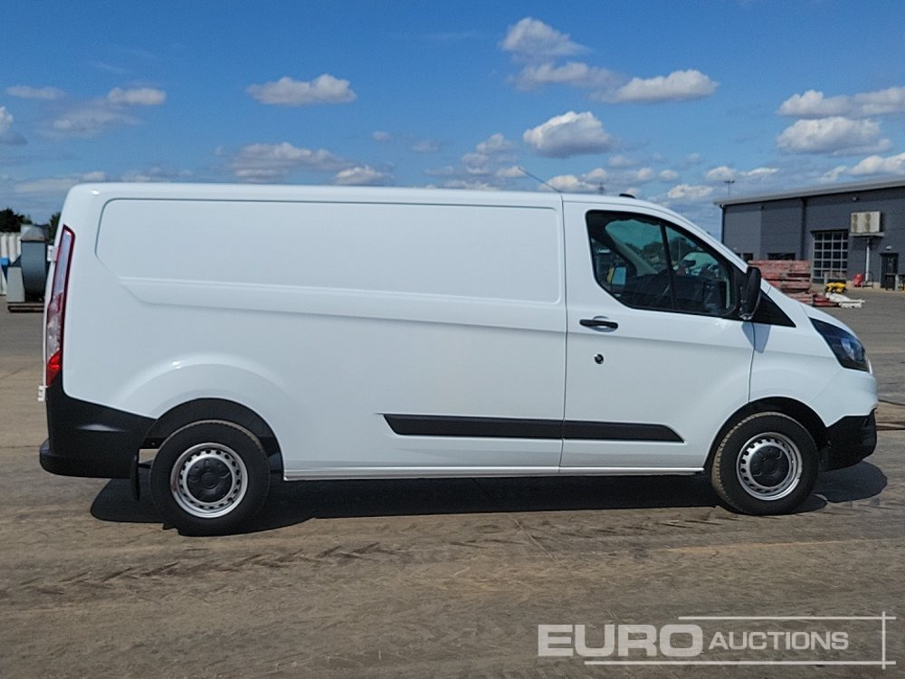 الشاحنات الصغيرة 2021 Ford Transit Custom 300: صور 6