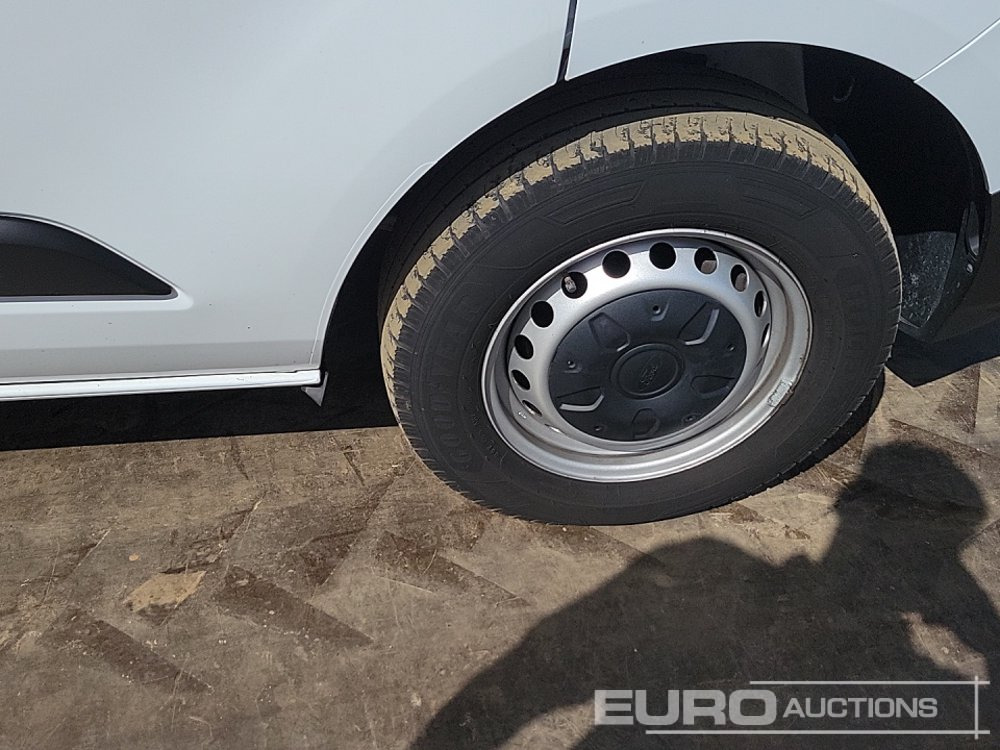 الشاحنات الصغيرة 2021 Ford Transit Custom 300: صور 12