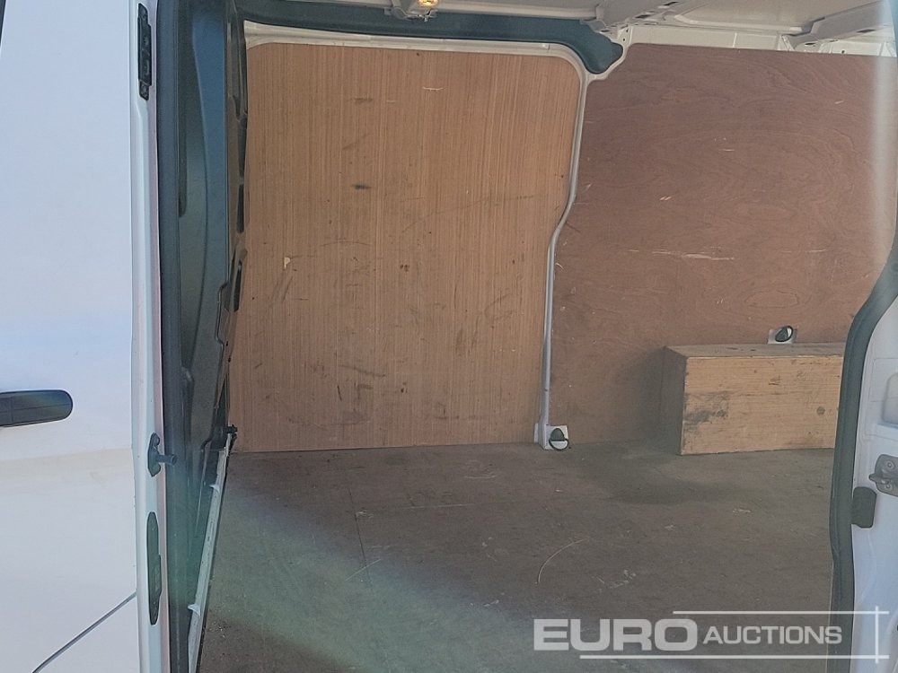 الشاحنات الصغيرة 2021 Ford Transit Custom 300: صور 13