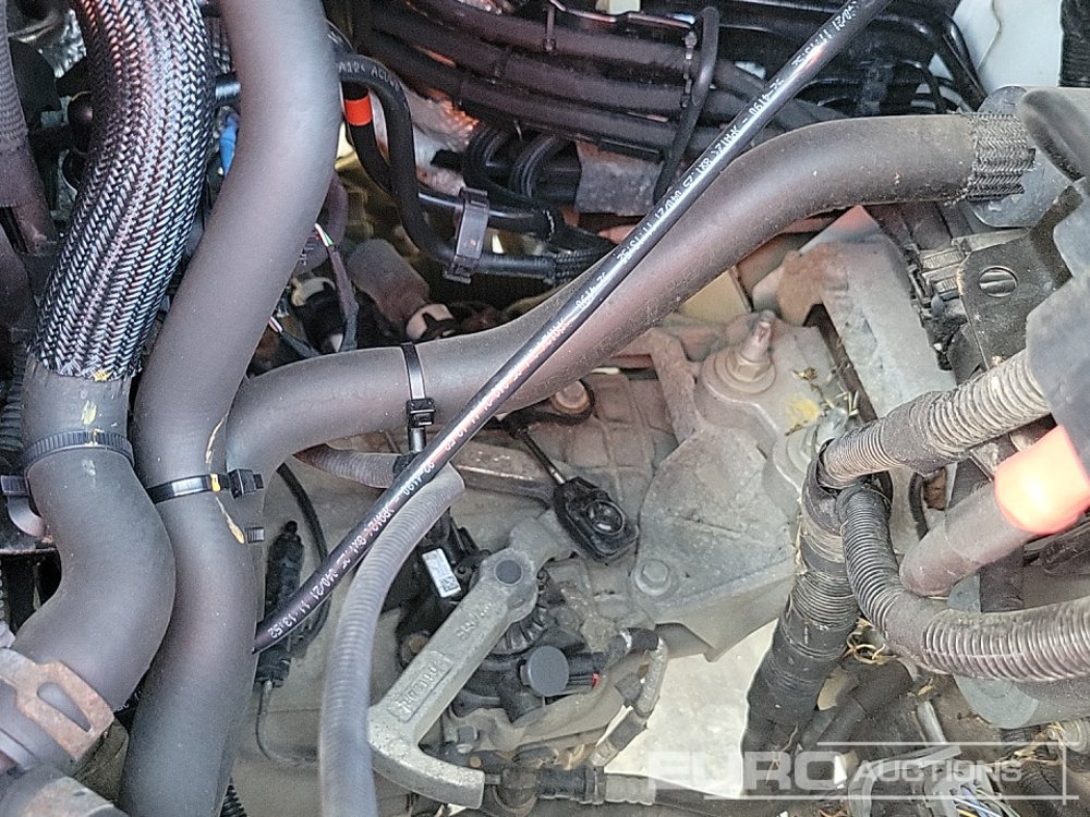 الشاحنات الصغيرة 2021 Ford Transit Custom 300: صور 21