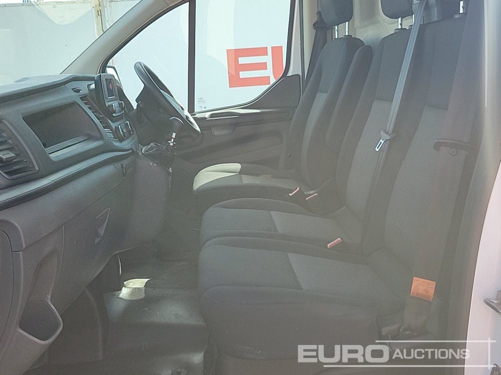 الشاحنات الصغيرة 2021 Ford Transit Custom 300: صور 27