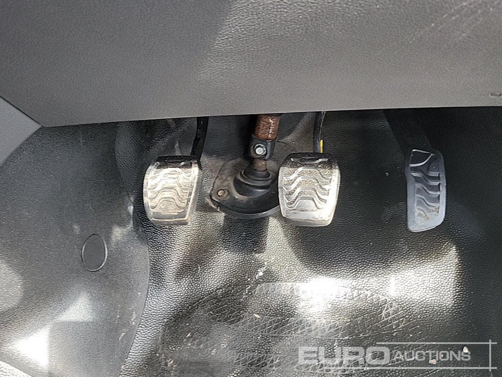 الشاحنات الصغيرة 2021 Ford Transit Custom 300: صور 30