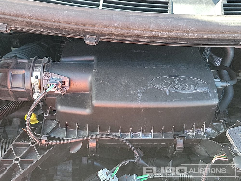 الشاحنات الصغيرة 2021 Ford Transit Custom 300: صور 22