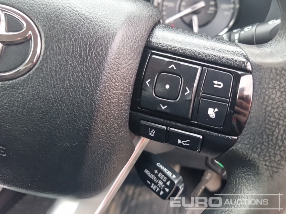 شاحنة البيك أب 2021 Toyota Hi-Lux: صور 22
