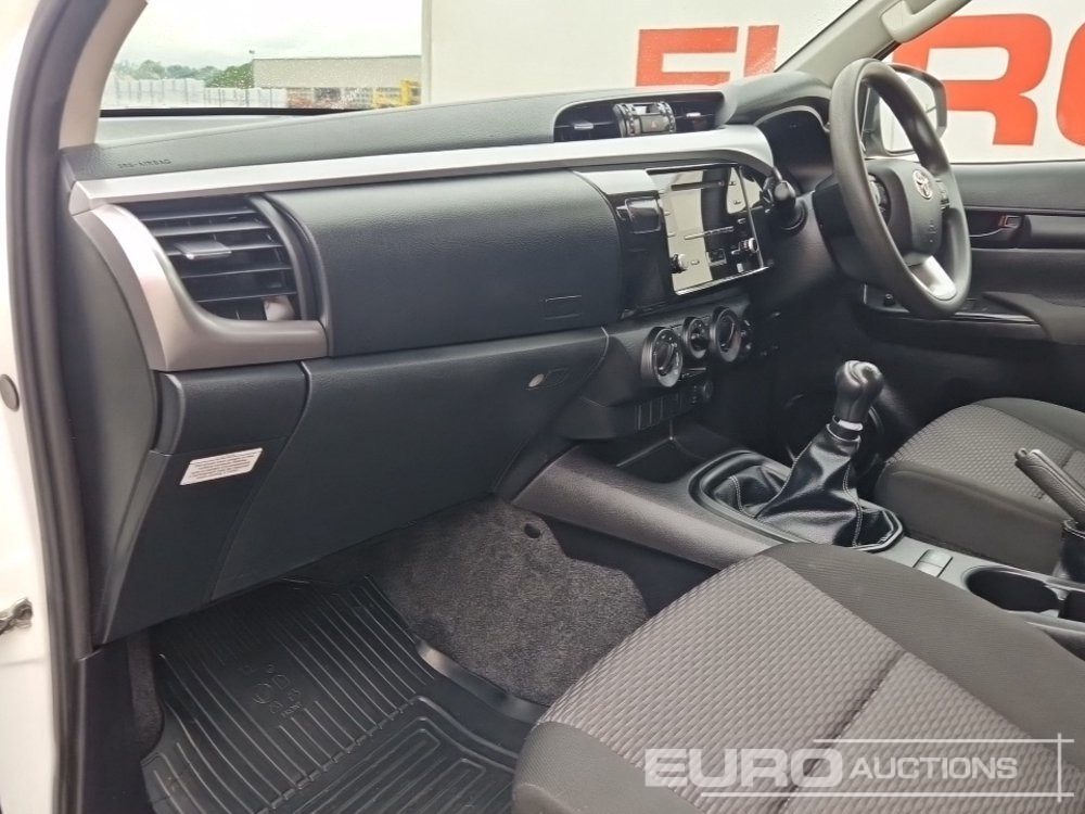شاحنة البيك أب 2021 Toyota Hi-Lux: صور 32