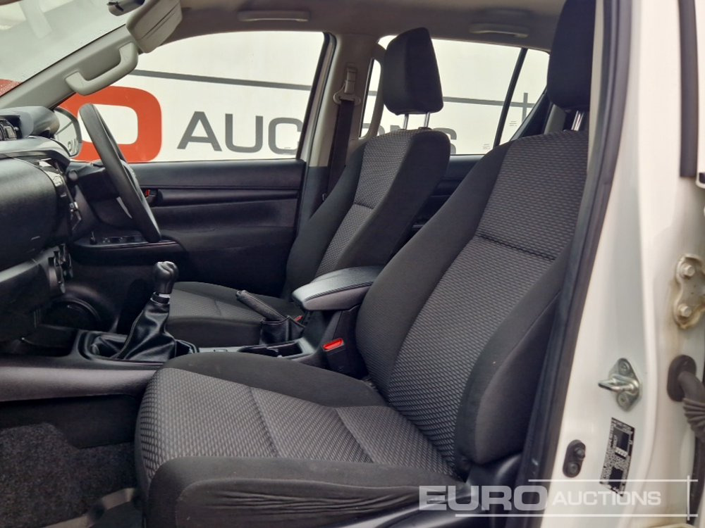 شاحنة البيك أب 2021 Toyota Hi-Lux: صور 31