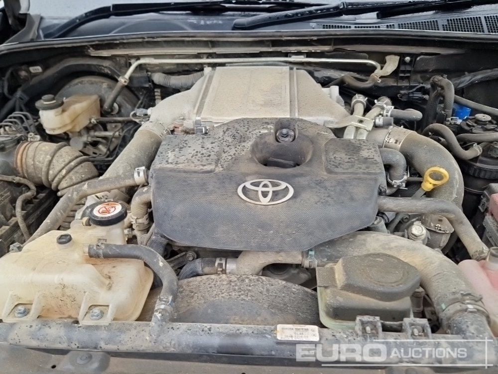شاحنة البيك أب 2021 Toyota Hilux Invincible: صور 10