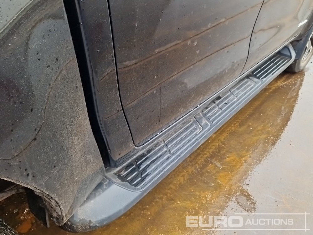 شاحنة البيك أب 2021 Toyota Hilux Invincible: صور 16