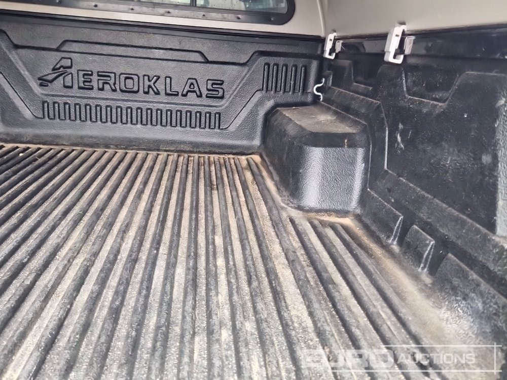 شاحنة البيك أب 2021 Toyota Hilux Invincible: صور 44