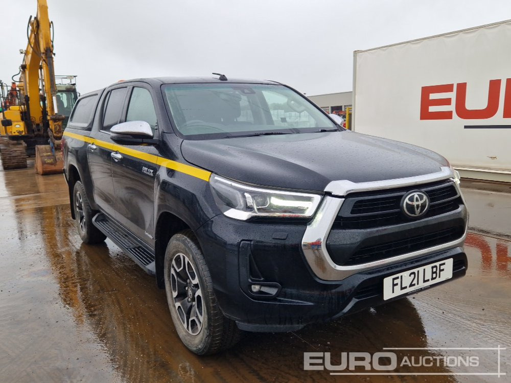 شاحنة البيك أب 2021 Toyota Hilux Invincible: صور 7