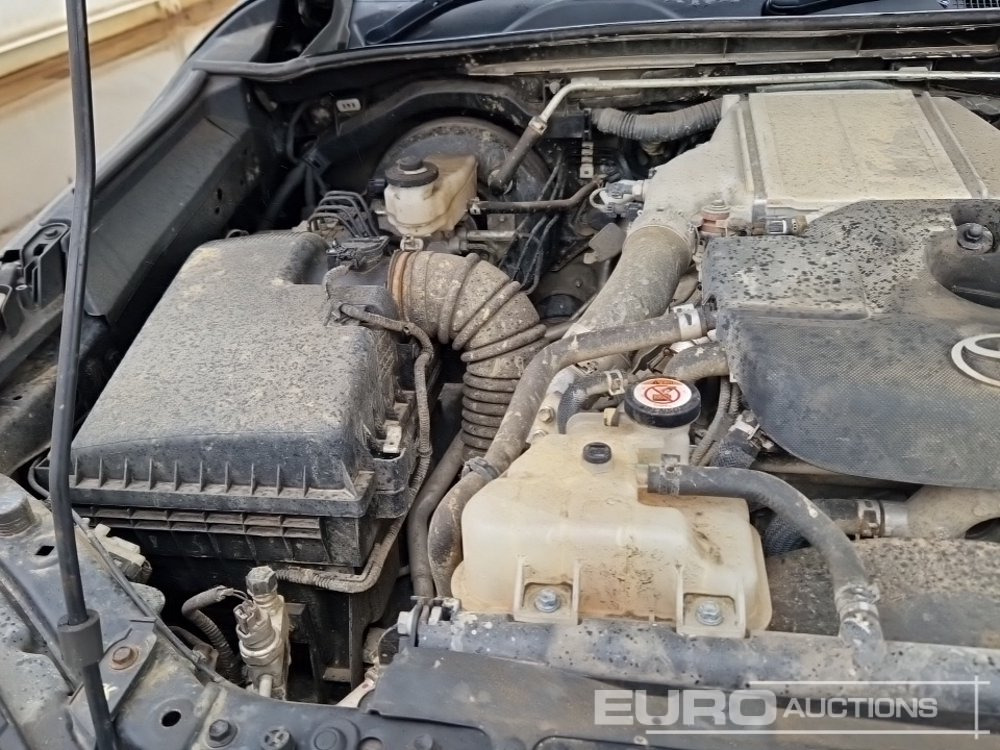 شاحنة البيك أب 2021 Toyota Hilux Invincible: صور 9