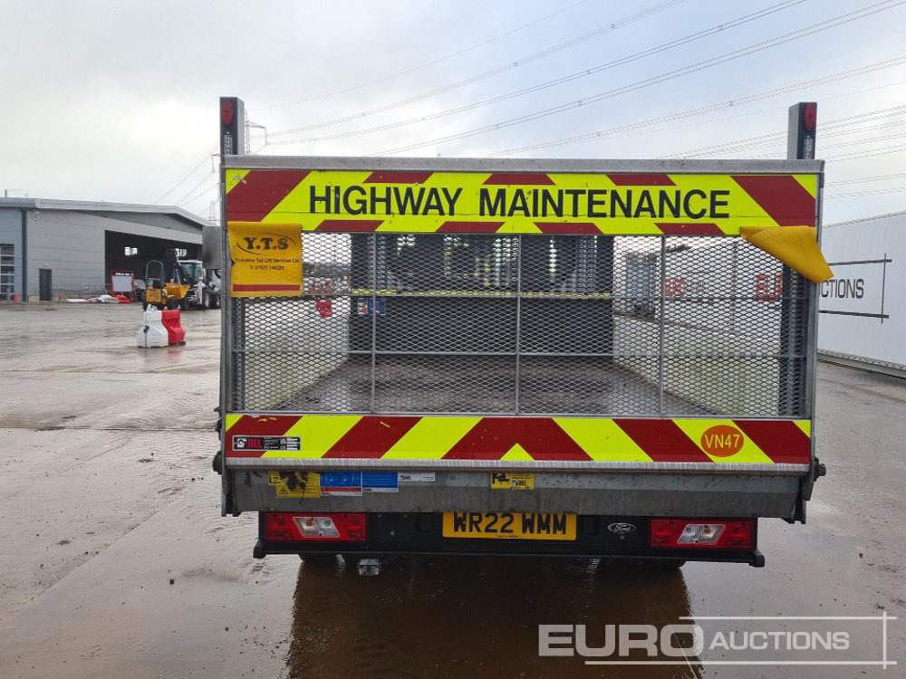 2022 Ford Transit 350 - الشاحنات الصغيرة المسطحة: صور 4 2022 Ford Transit 350 - الشاحنات الصغيرة المسطحة: صور 4